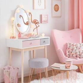 child_makeup_table